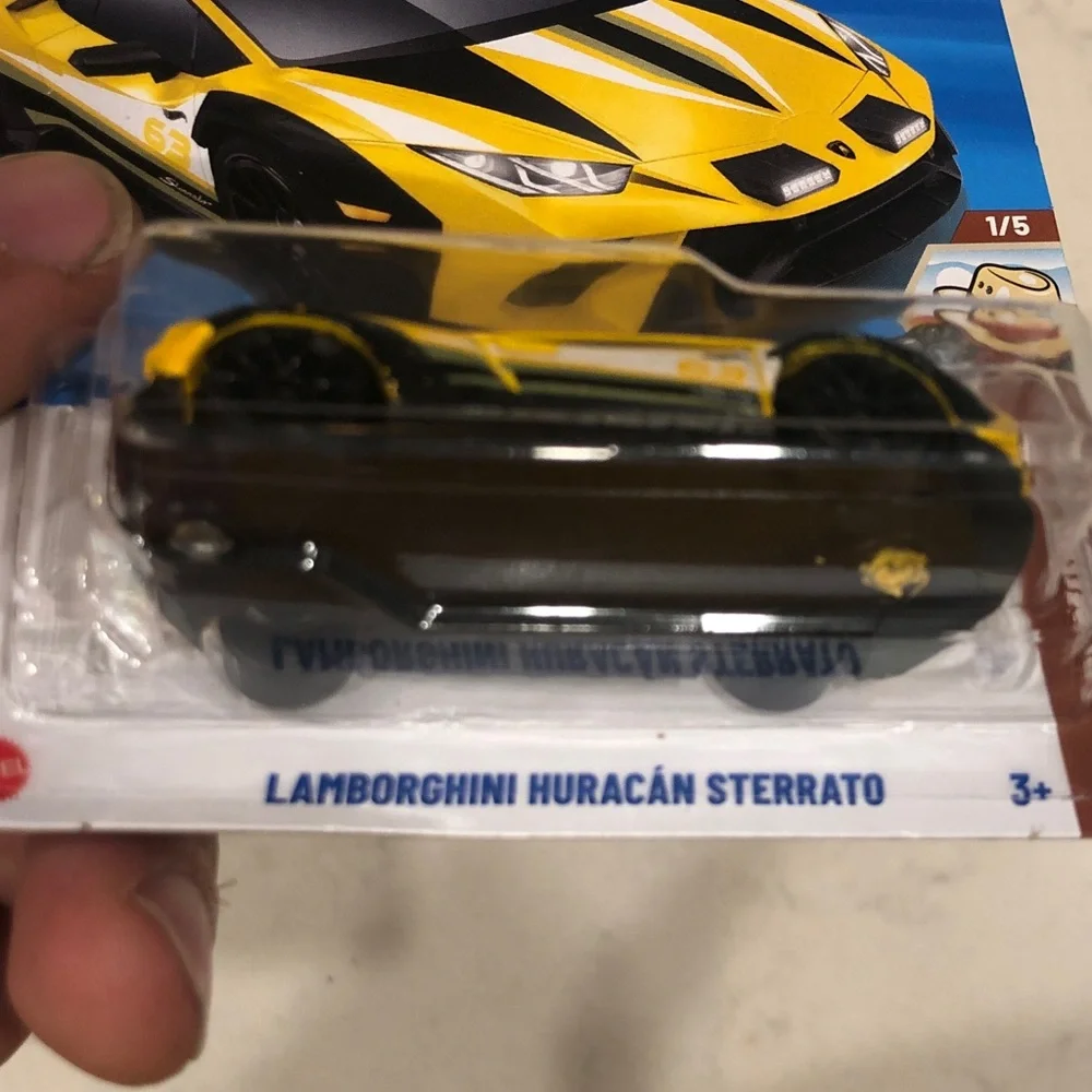 Mattel Hot Wheels Lamborghini Huracán Sterrato - Yellow and Black